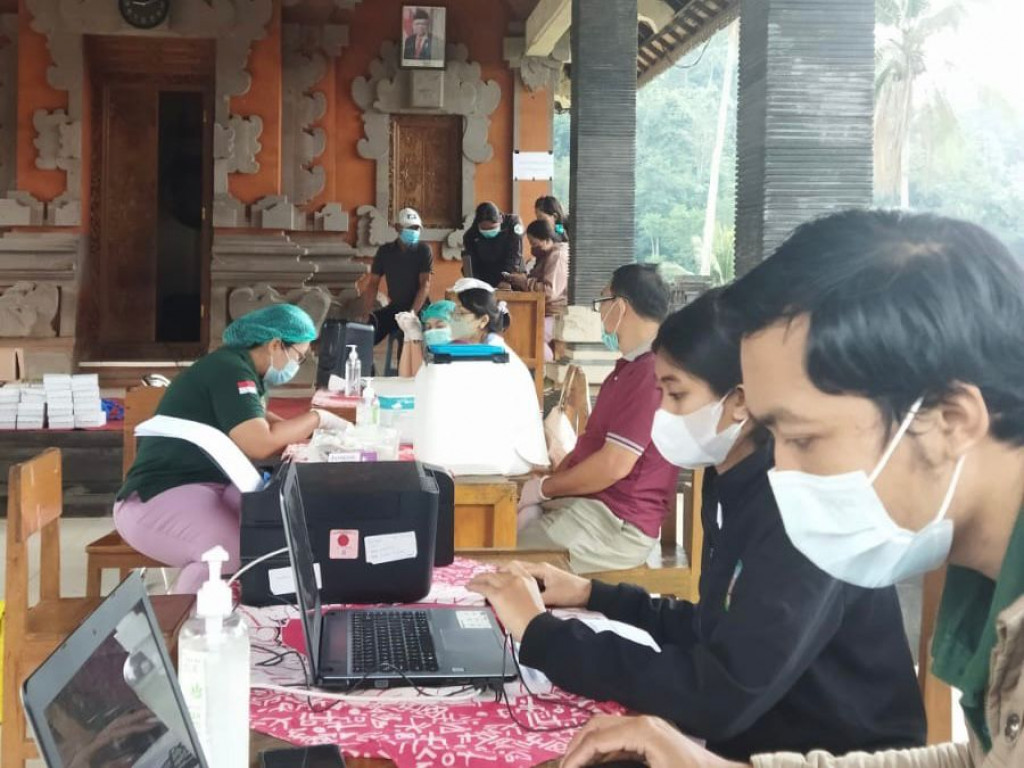 Pelayanan Vaksinasi Booster, Kepada Masyarakat Desa Petang di Br Dinas Munduk Damping